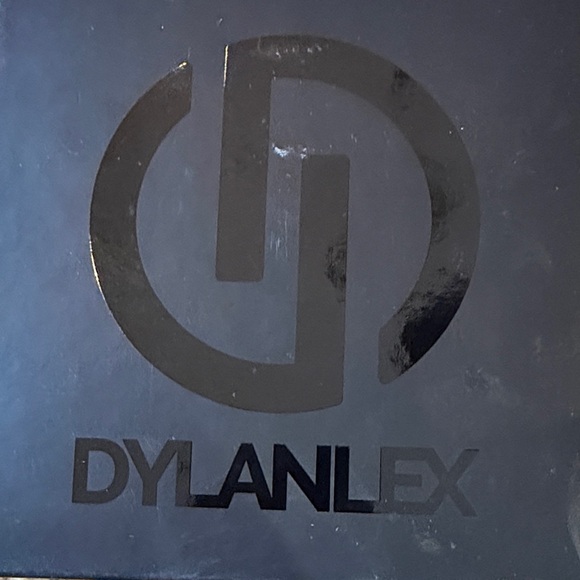 Dylan’s Silver/CZ choker. Great for making any day/night outfit trending - Picture 5 of 5